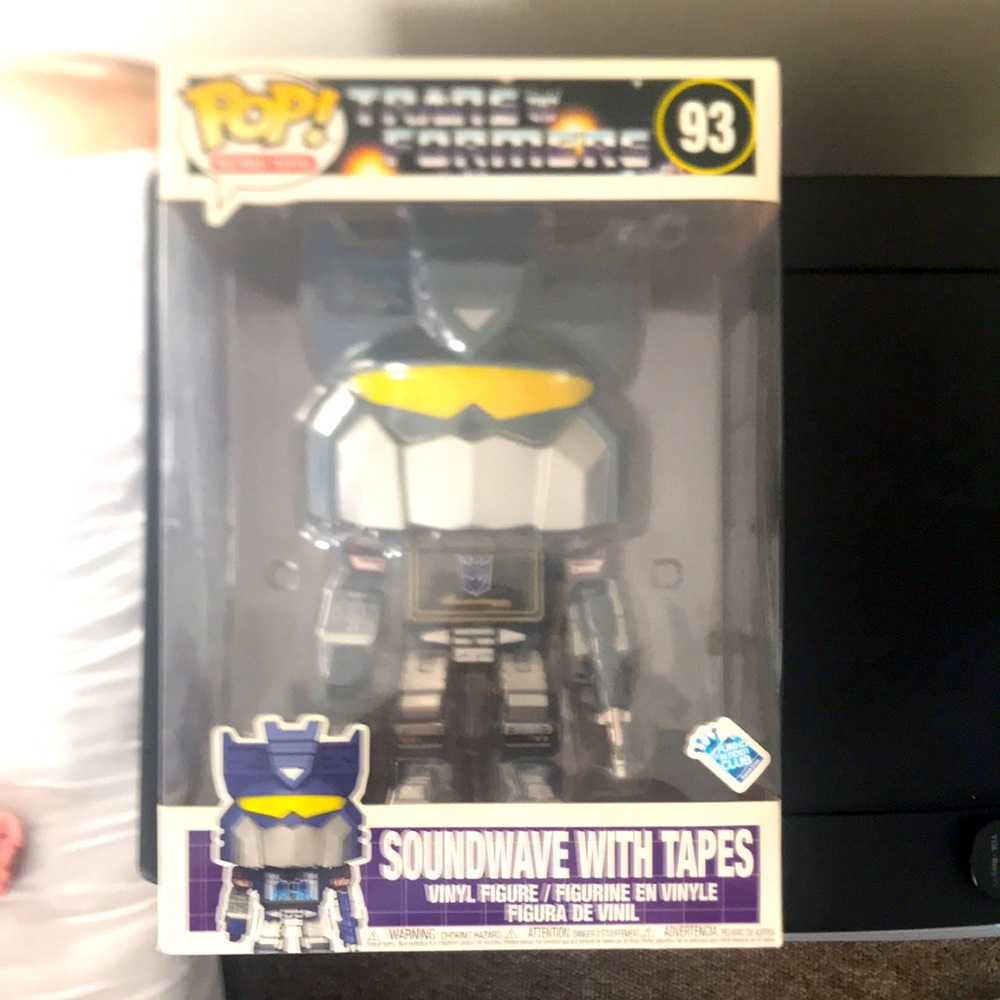 Transformers Soundwave with tapes jumbo size Funko pop